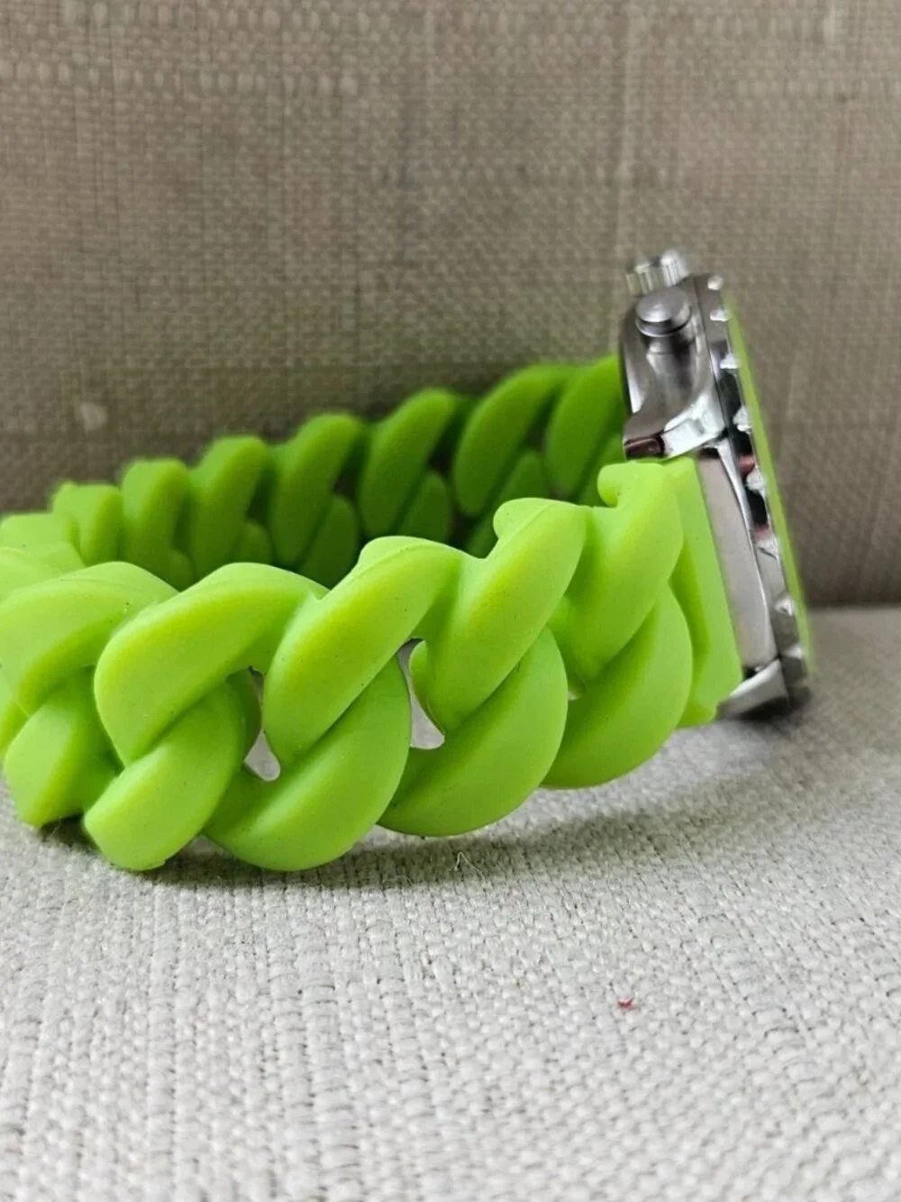 Fashion Women Wristwatch Green Rubber Strap Cuff Stretched Band Analog Watch